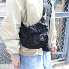 画像6: CHUMS チャムス Packable Mini Banana Shoulder Bag パッカブルミニバナナショルダーバッグ3L  (6)
