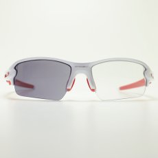 画像3: GOODMAN LENS MANUFACTURE グッドマンレンズマニュファクチャー OAKLEY FLAK2.0 オークリー フラック2.0用交換レンズ 調光 クリア→グレー スタンダードシェイプ  (FLAK2.0XLには取り付けできません) (3)