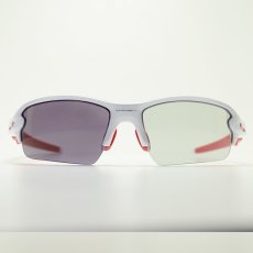 画像3: GOODMAN LENS MANUFACTURE グッドマンレンズマニュファクチャー OAKLEY FLAK2.0 オークリー フラック2.0用交換レンズ 調光 ライトグレー→グレー スタンダードシェイプ (FLAK2.0XLには取り付けできません) (3)