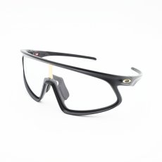 画像1: OAKLEY オークリー RSLV リゾルブ MATTE CARBON/CLEAR TO BLACK IRIDIUM PHOTOCHROMIC OO9524D-0641  (1)