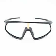 画像2: OAKLEY オークリー RSLV リゾルブ MATTE CARBON/CLEAR TO BLACK IRIDIUM PHOTOCHROMIC OO9524D-0641  (2)