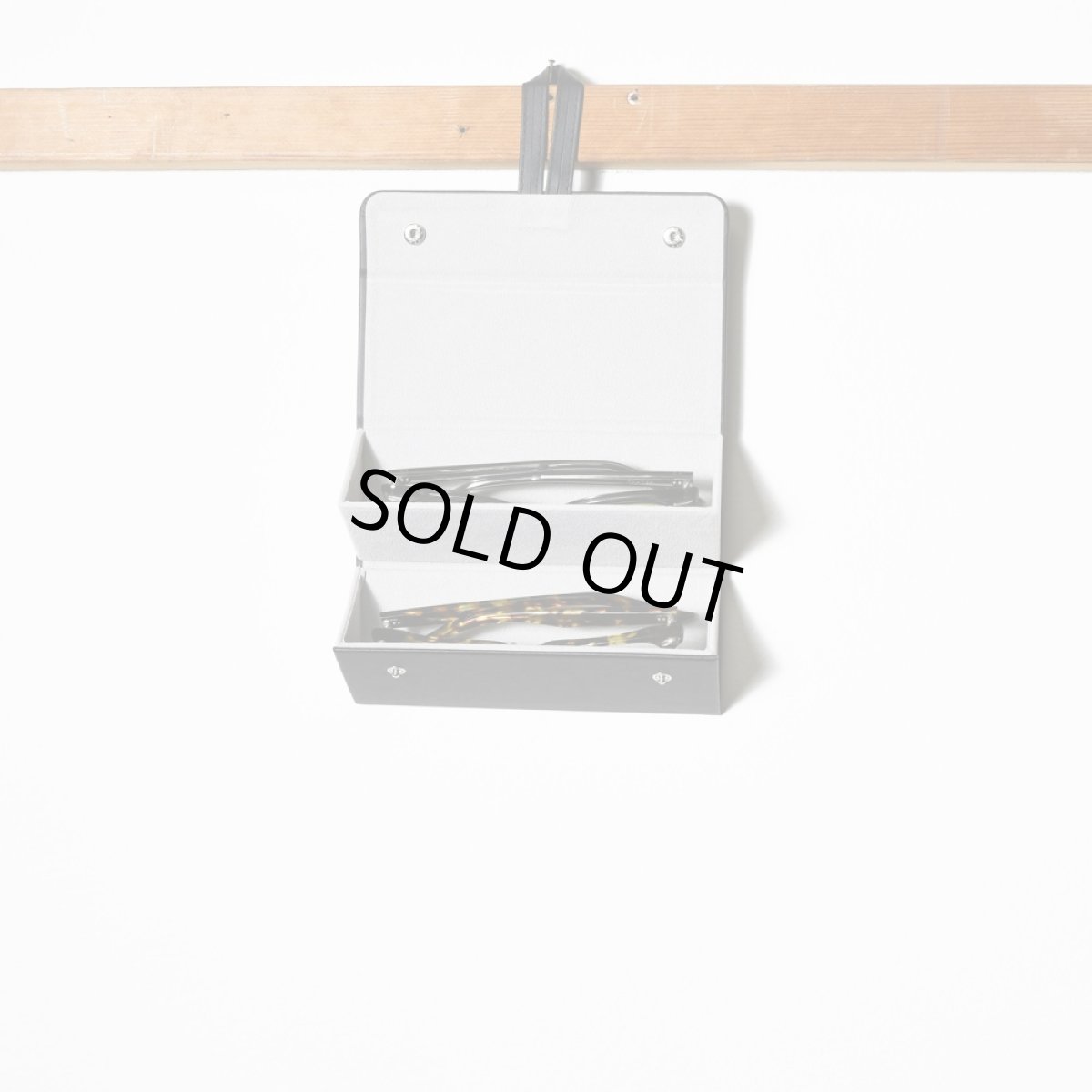 画像6: サングラスケース オーガナイザー 2本収納 壁掛けタイプ (6)